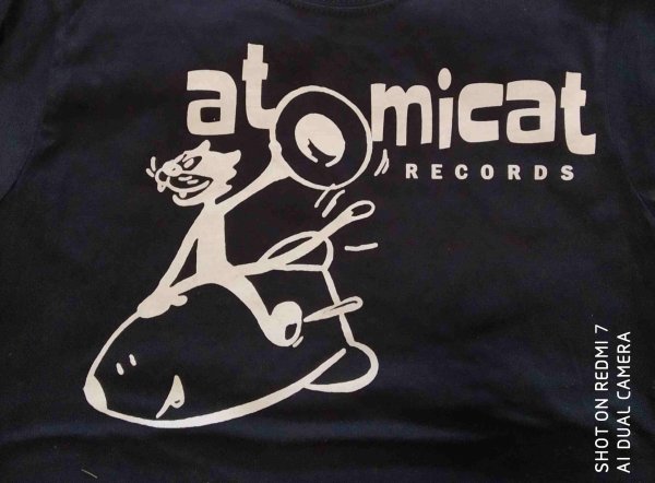 T-shirt Atomicat Records Girlie